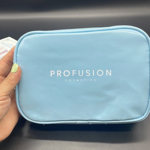 NEW crystal chandelier sparkling glitter set and cosmetics bag. - Picture 4 of 5